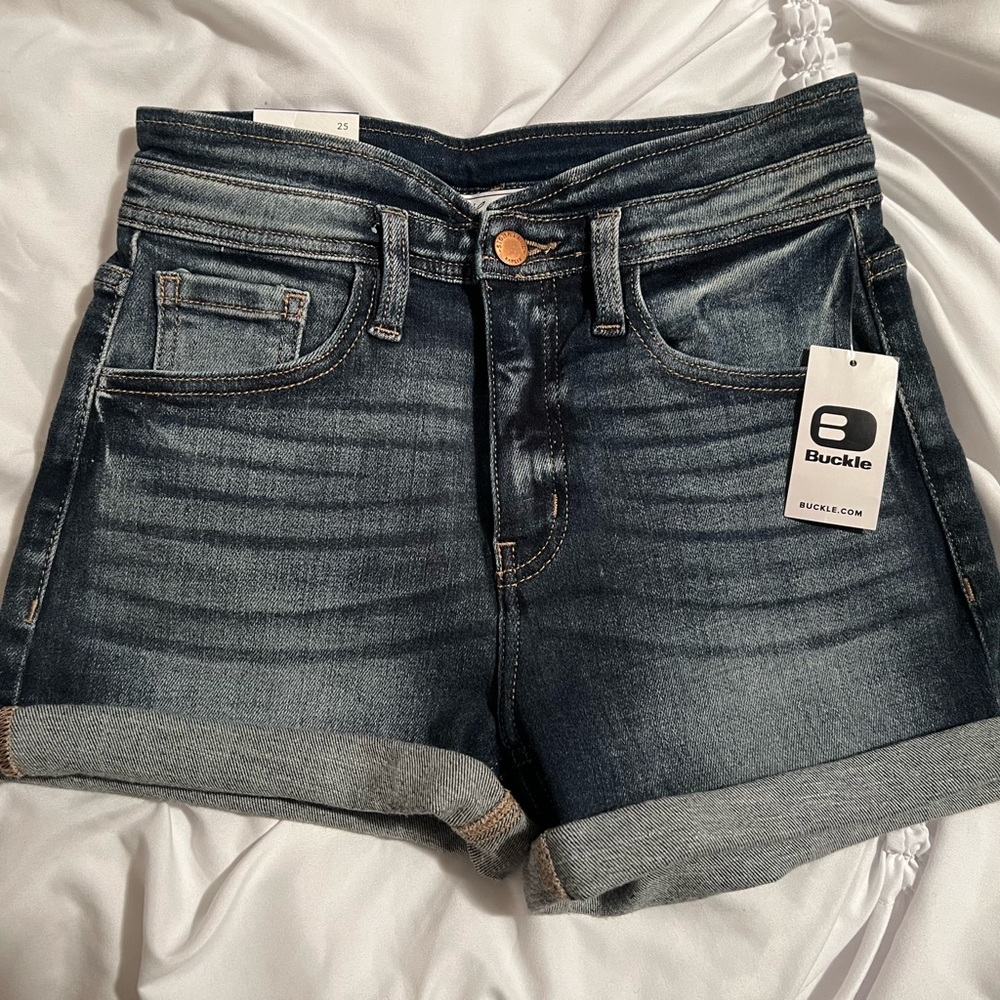 Women’s Kancan jean shorts. Curvy ultra high-rise. New with tags size 25.